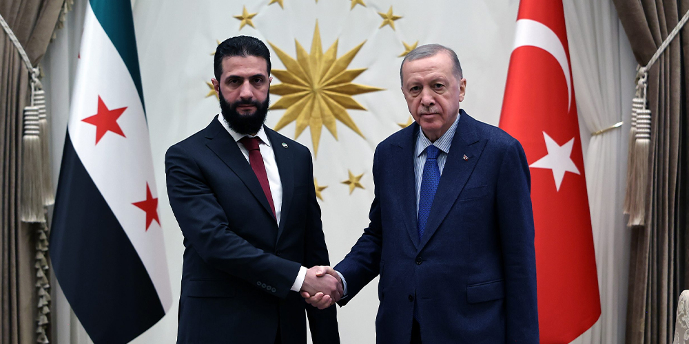 صورة الرئيس السوري أحمد الشرع مع الرئيس التركي رجب طيب أردوغان - وتعتبر تركيا سوريا كحليف استراتيجي بالمنطقة