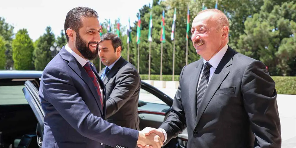 الرئيس السوري أحمد الشرع يسلم على الرئيس الأذربيجاني وتظهر حسن العلاقة بين الدولتين