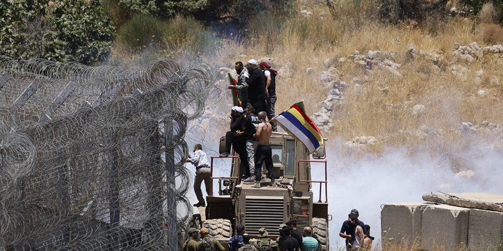 مشهد لدروز يقتحمون الحدود
