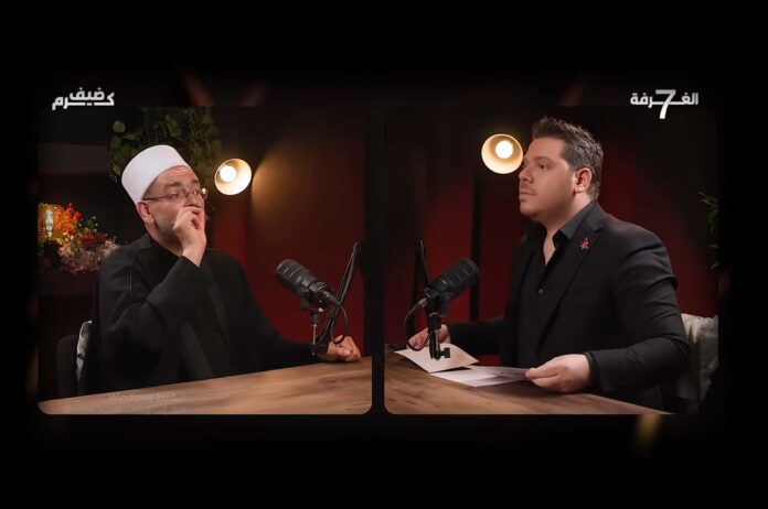 مشهد من المقابلة بين الإعلامي كرم حلّوم والشيخ الدرزي اللبناني سلمان عودة